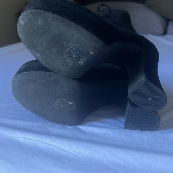 Steve Madden Suede Boot - Picture 3 of 3